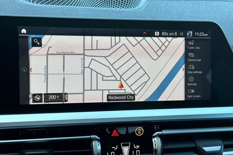 BMW 3 Series Vehicle Full-screen Gallery Image 18