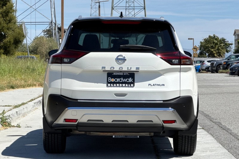 Nissan Rogue Vehicle Full-screen Gallery Image 05