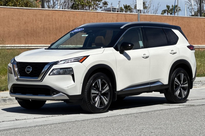 Nissan Rogue Vehicle Full-screen Gallery Image 08