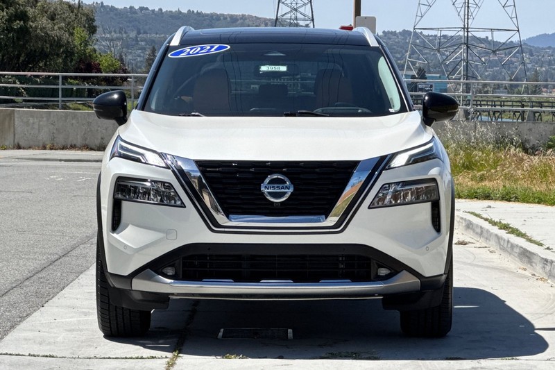 Nissan Rogue Vehicle Full-screen Gallery Image 09