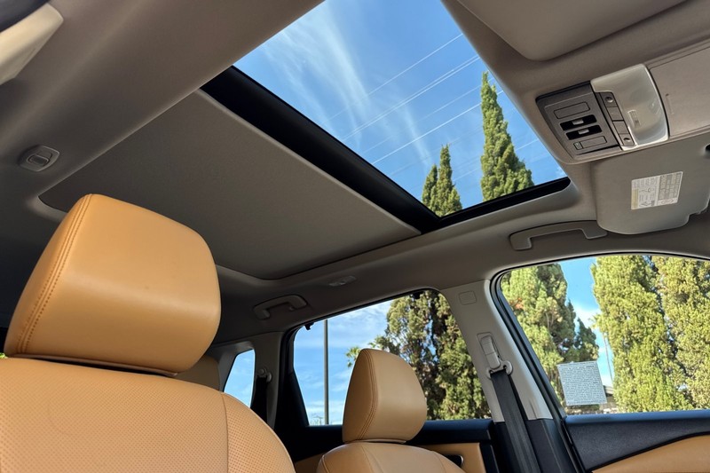 Nissan Rogue Vehicle Full-screen Gallery Image 16