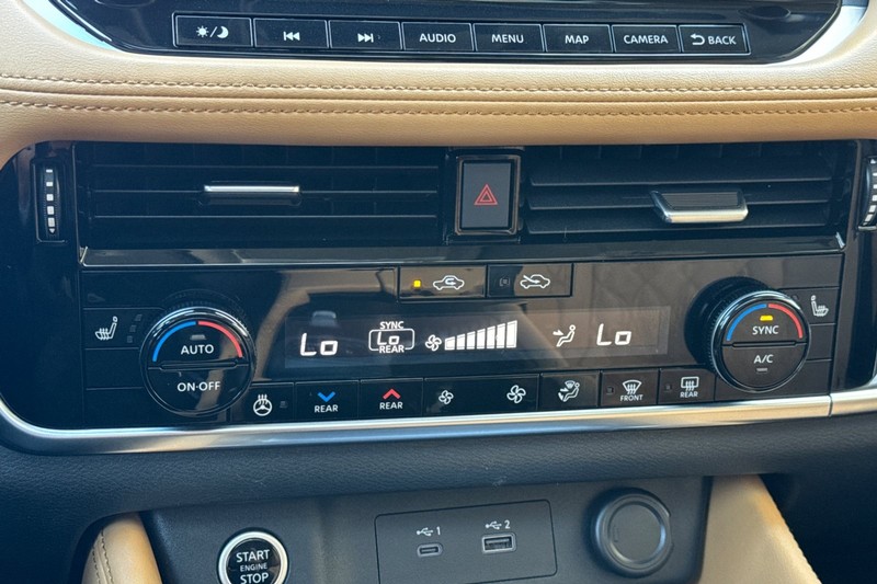 Nissan Rogue Vehicle Full-screen Gallery Image 20