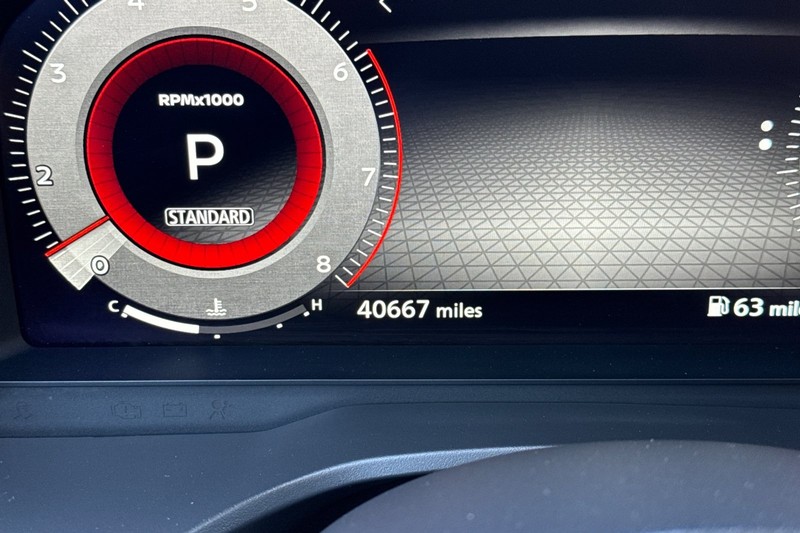 Nissan Rogue Vehicle Full-screen Gallery Image 25