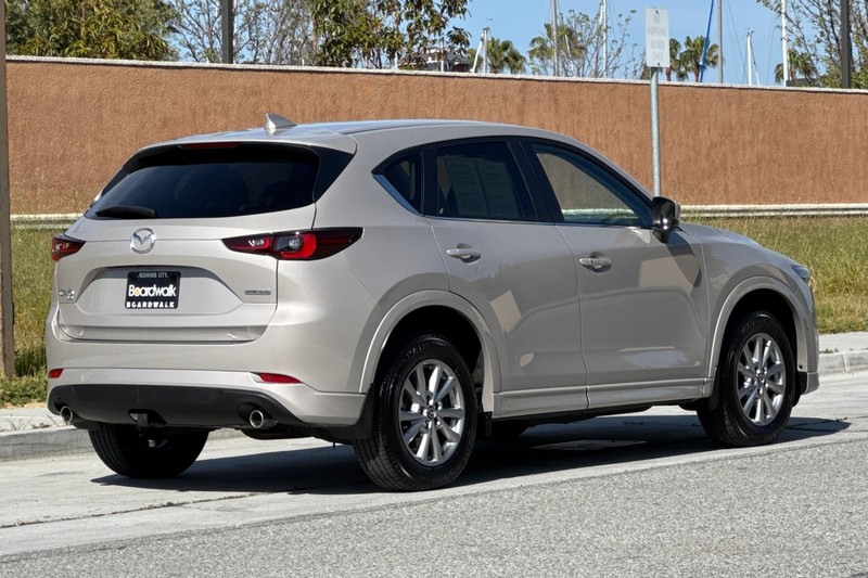 Mazda CX-5 Vehicle Full-screen Gallery Image 04