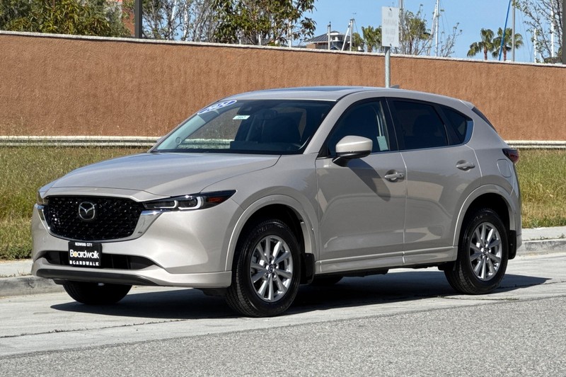 Mazda CX-5 Vehicle Full-screen Gallery Image 08