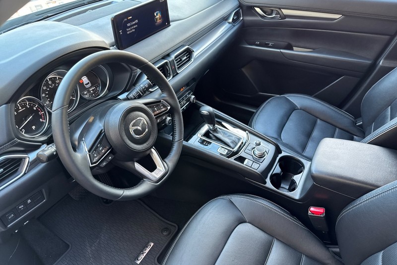 Mazda CX-5 Vehicle Full-screen Gallery Image 10