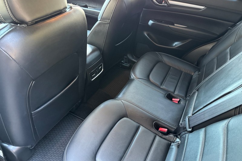 Mazda CX-5 Vehicle Full-screen Gallery Image 12