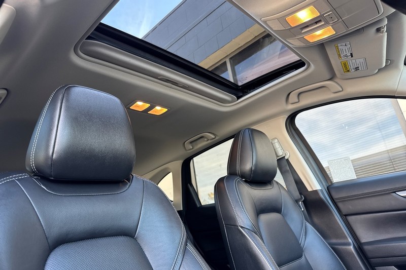 Mazda CX-5 Vehicle Full-screen Gallery Image 16
