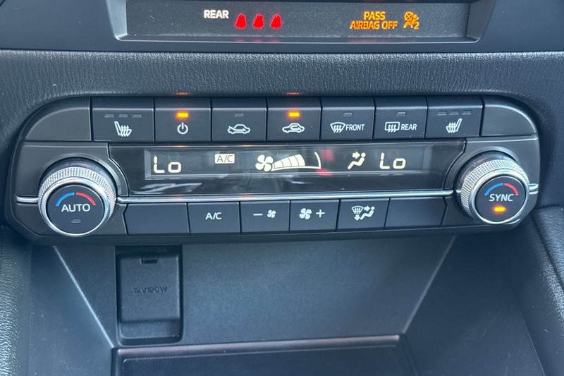 Mazda CX-5 Vehicle Full-screen Gallery Image 19
