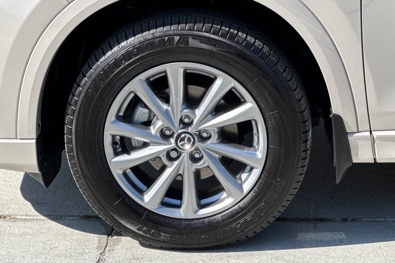Mazda CX-5 Vehicle Full-screen Gallery Image 25