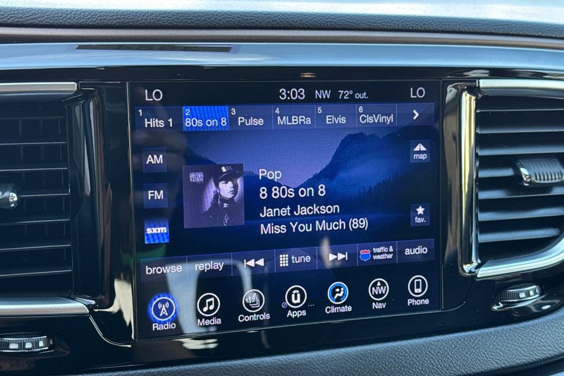 Chrysler Pacifica Vehicle Full-screen Gallery Image 19