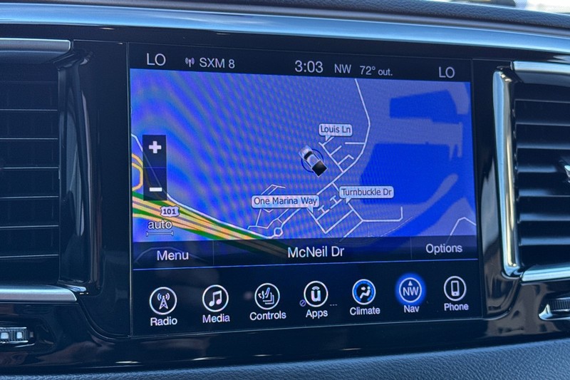 Chrysler Pacifica Vehicle Full-screen Gallery Image 20