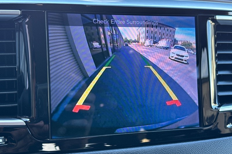 Chrysler Pacifica Vehicle Full-screen Gallery Image 21
