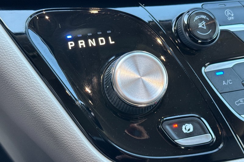 Chrysler Pacifica Vehicle Full-screen Gallery Image 23