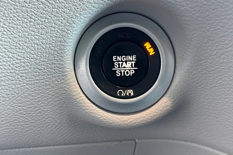 Chrysler Pacifica Vehicle Full-screen Gallery Image 24