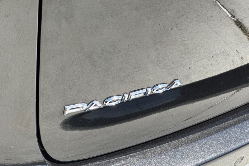Chrysler Pacifica Vehicle Full-screen Gallery Image 28