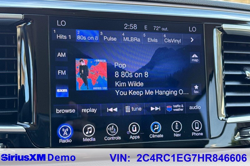 Chrysler Pacifica Vehicle Full-screen Gallery Image 29