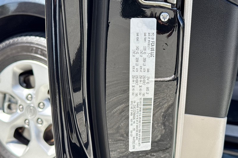 Chrysler Pacifica Vehicle Full-screen Gallery Image 30