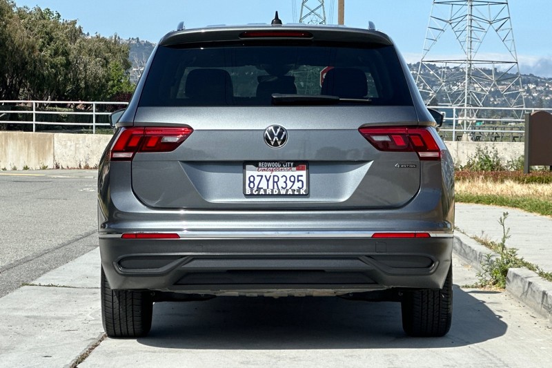 Volkswagen Tiguan Vehicle Full-screen Gallery Image 05