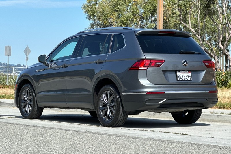 Volkswagen Tiguan Vehicle Full-screen Gallery Image 06