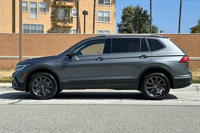 Volkswagen Tiguan Vehicle Full-screen Gallery Image 07