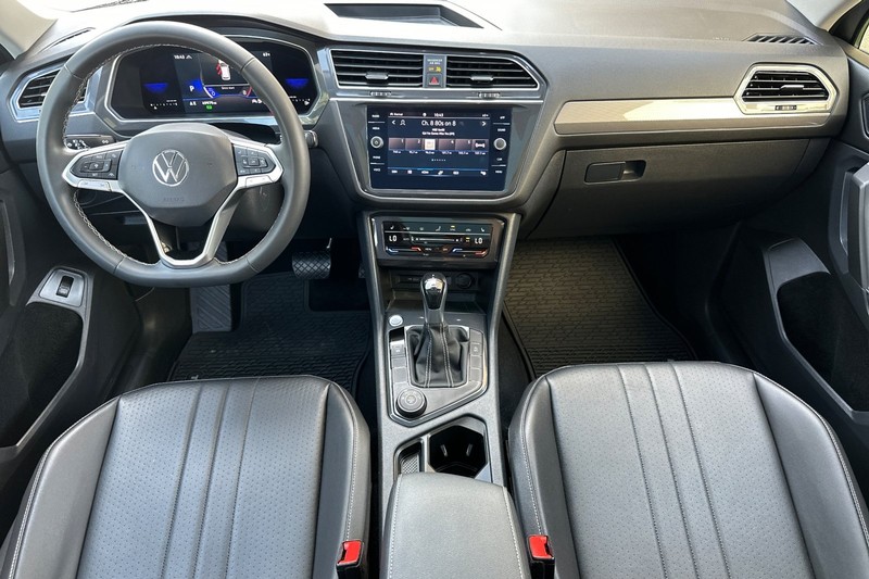 Volkswagen Tiguan Vehicle Full-screen Gallery Image 13