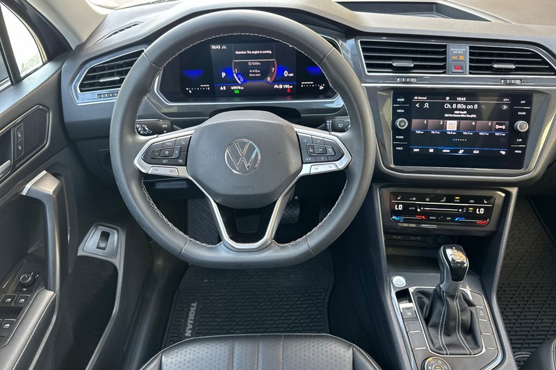 Volkswagen Tiguan Vehicle Full-screen Gallery Image 14