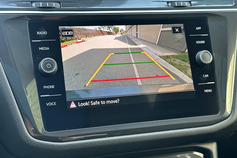 Volkswagen Tiguan Vehicle Full-screen Gallery Image 19