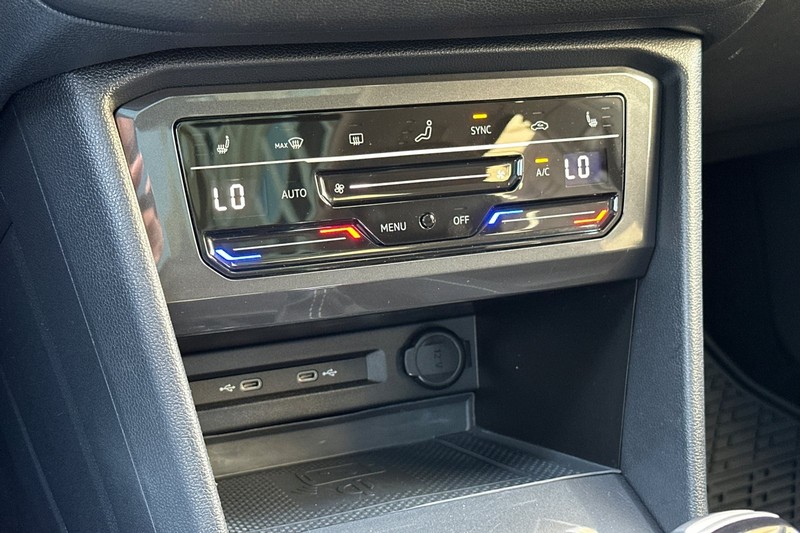 Volkswagen Tiguan Vehicle Full-screen Gallery Image 20