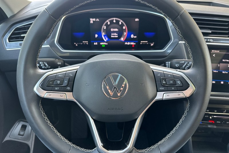 Volkswagen Tiguan Vehicle Full-screen Gallery Image 23