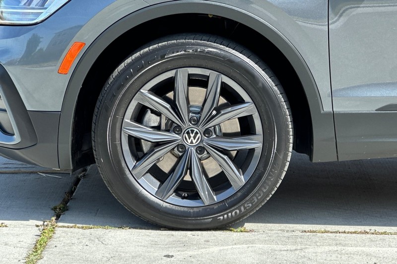 Volkswagen Tiguan Vehicle Full-screen Gallery Image 26
