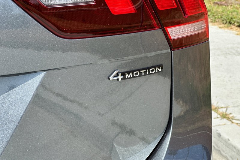 Volkswagen Tiguan Vehicle Full-screen Gallery Image 27
