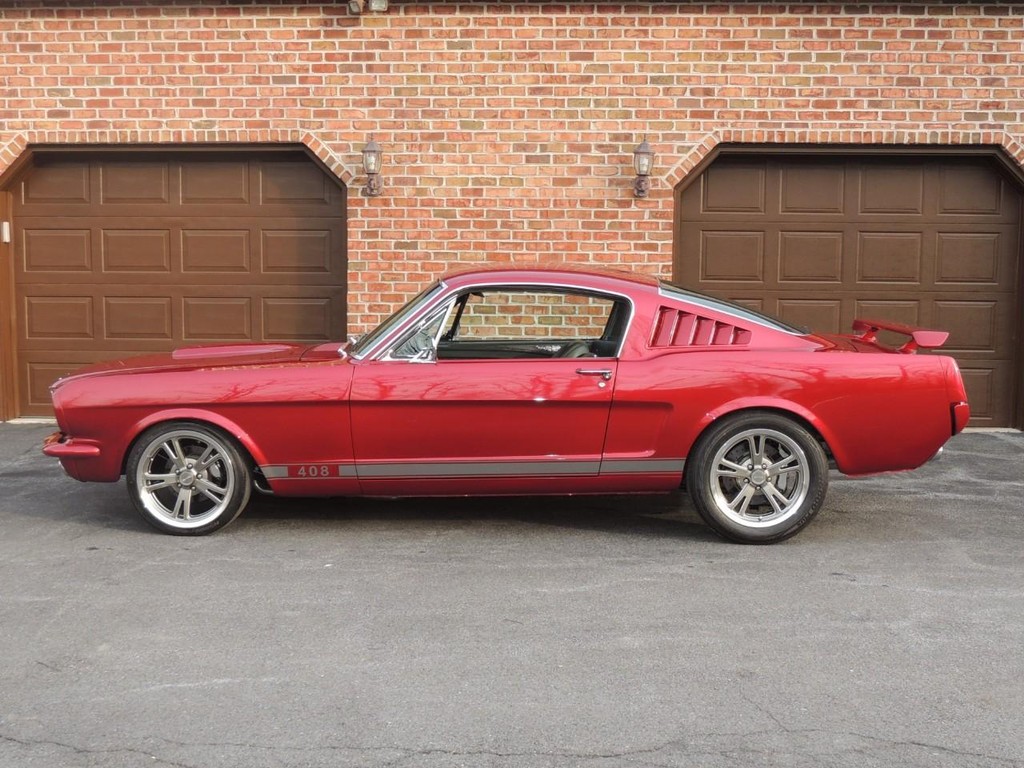 Ford Mustang Vehicle Full-screen Gallery Image 15