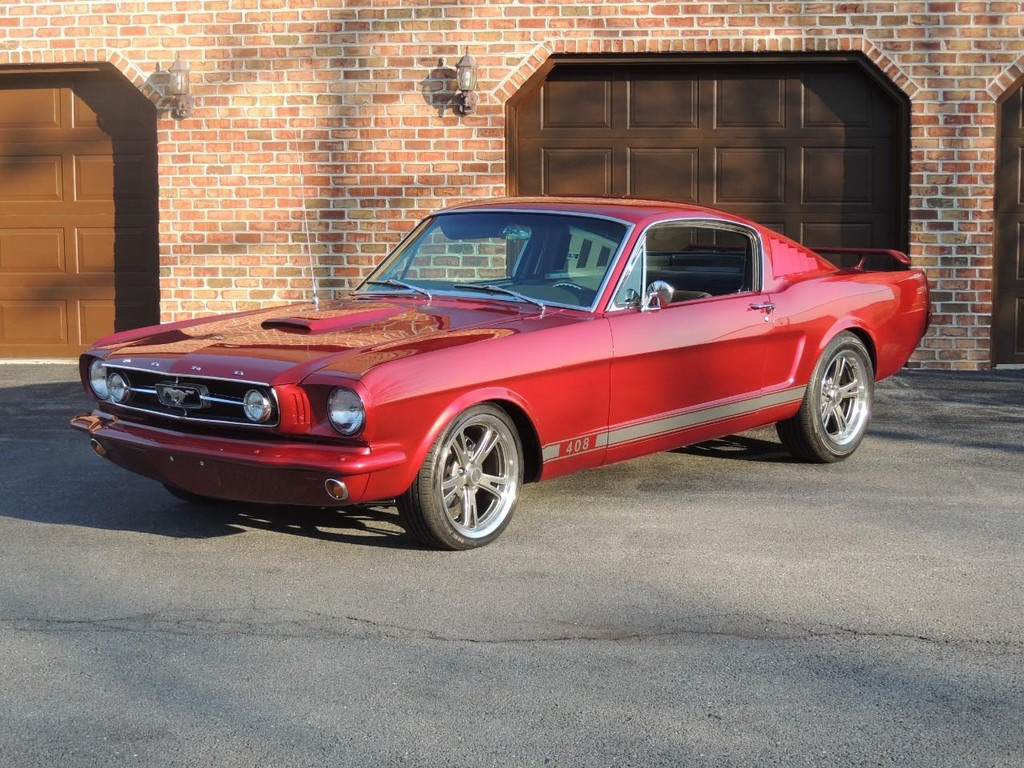 Ford Mustang Vehicle Full-screen Gallery Image 21