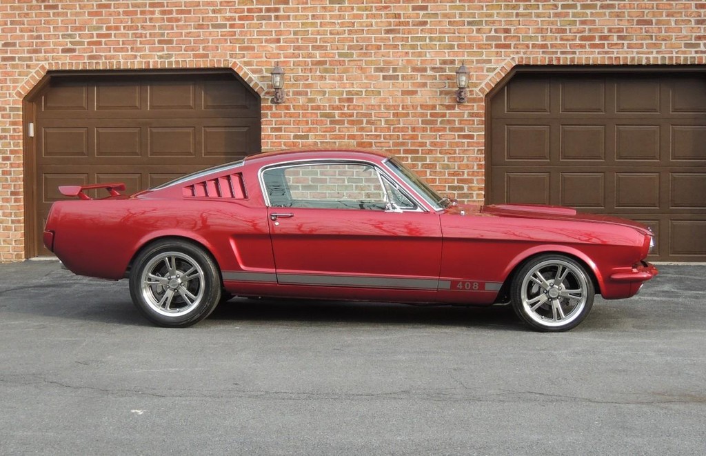 Ford Mustang Vehicle Full-screen Gallery Image 28