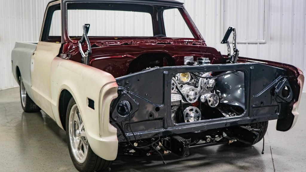 Chevrolet C 10 Vehicle Full-screen Gallery Image 3