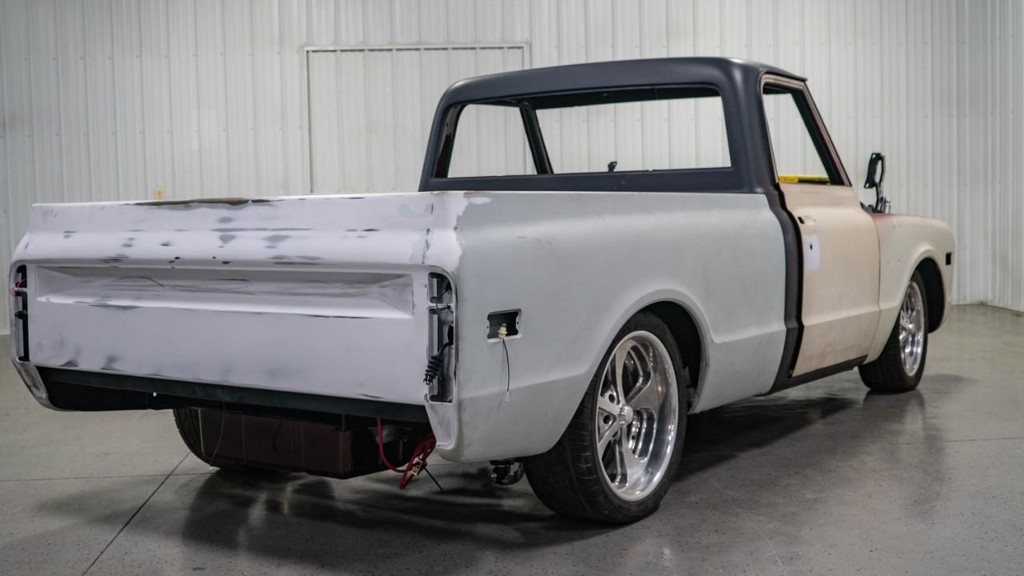Chevrolet C 10 Vehicle Full-screen Gallery Image 5
