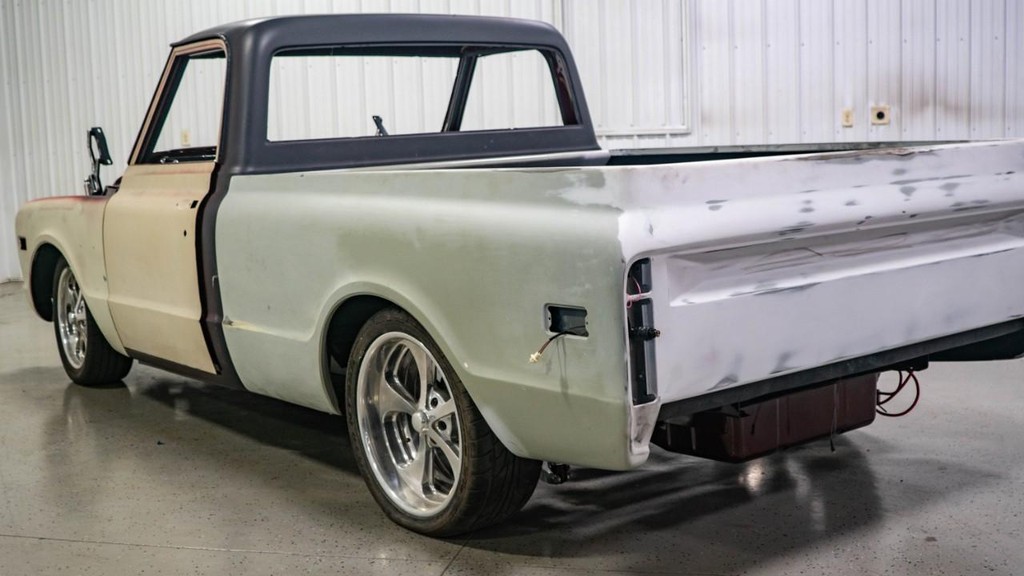 Chevrolet C 10 Vehicle Full-screen Gallery Image 7