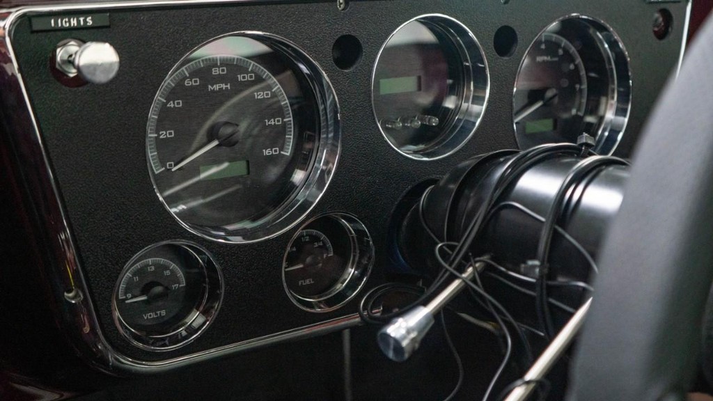 Chevrolet C 10 Vehicle Full-screen Gallery Image 17