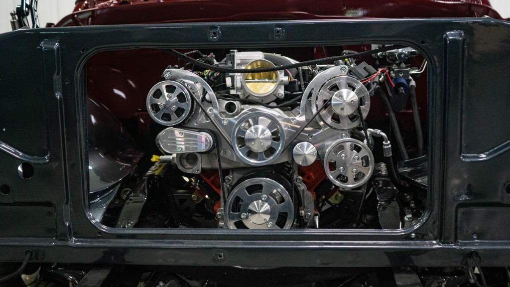 Chevrolet C 10 Vehicle Full-screen Gallery Image 28