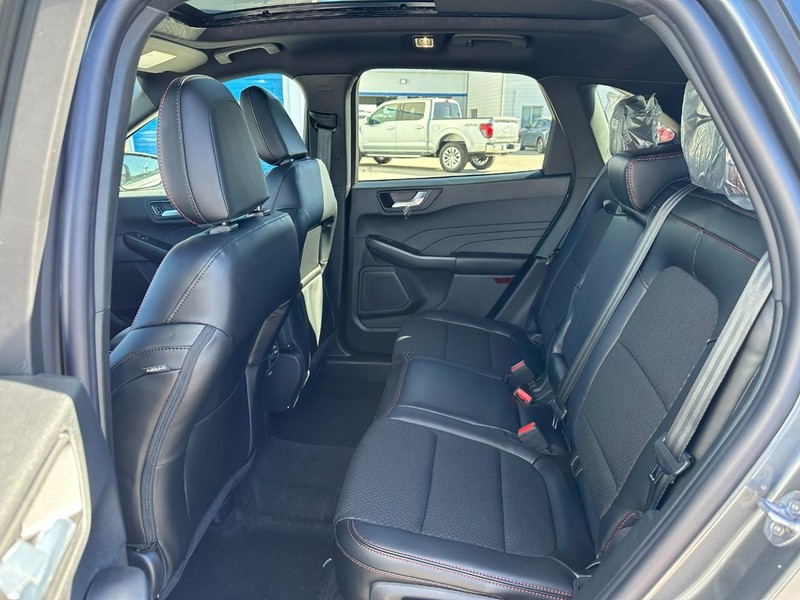 Ford Escape Vehicle Full-screen Gallery Image 4