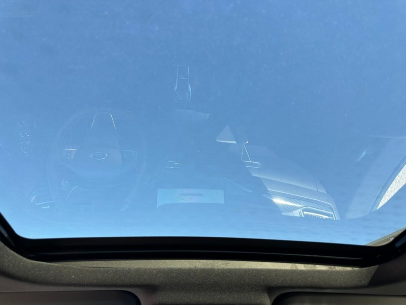 Ford Escape Vehicle Full-screen Gallery Image 5