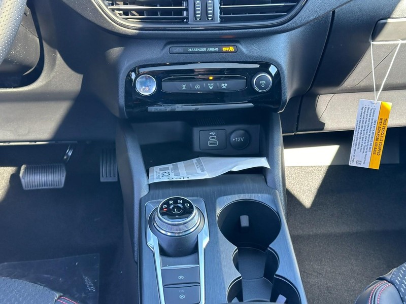 Ford Escape Vehicle Full-screen Gallery Image 9