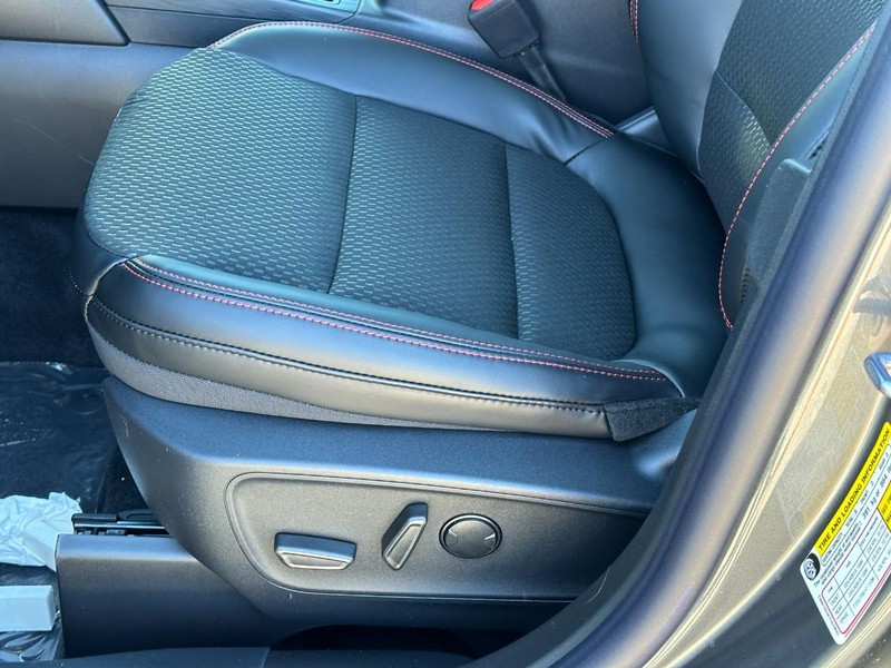 Ford Escape Vehicle Full-screen Gallery Image 11