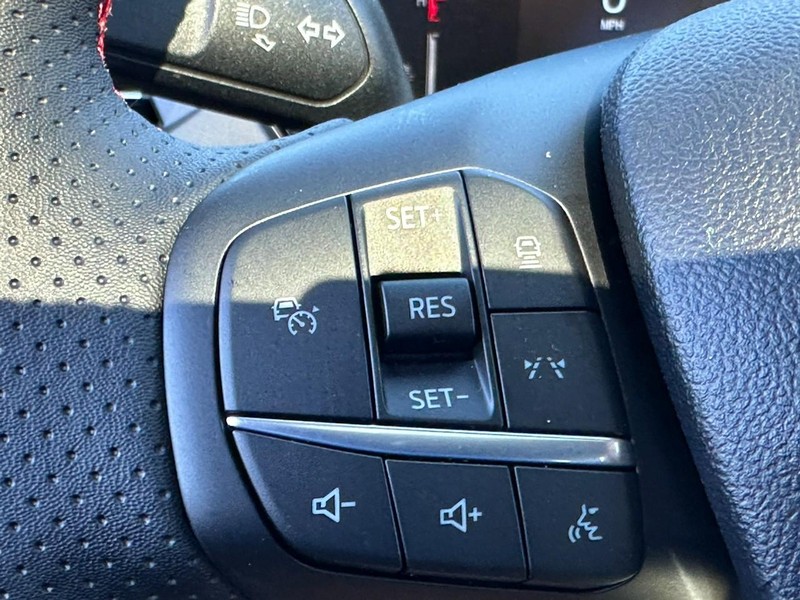 Ford Escape Vehicle Full-screen Gallery Image 12