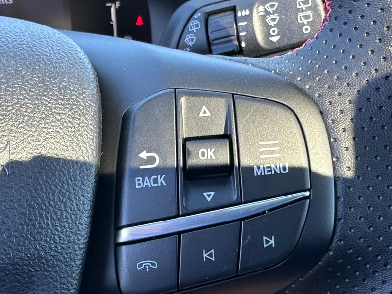 Ford Escape Vehicle Full-screen Gallery Image 13