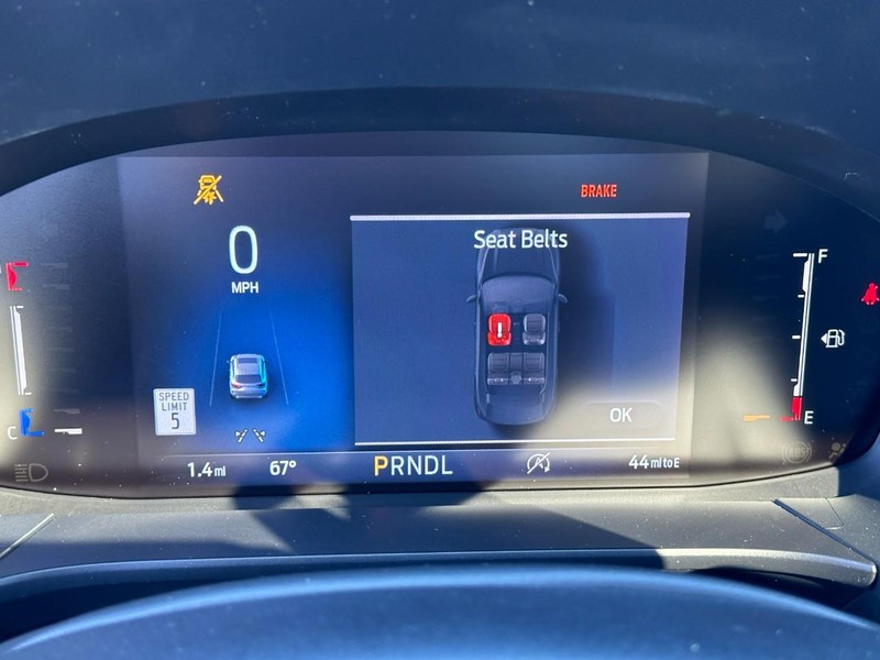 Ford Escape Vehicle Full-screen Gallery Image 14