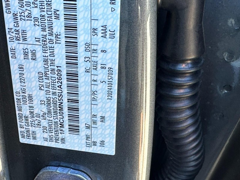 Ford Escape Vehicle Full-screen Gallery Image 16