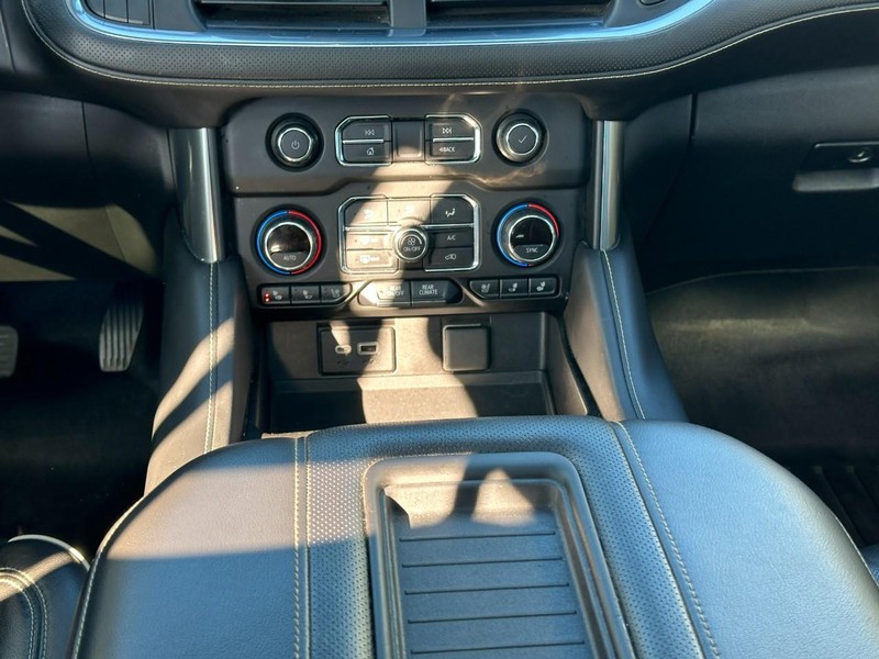 Chevrolet Tahoe Vehicle Full-screen Gallery Image 16