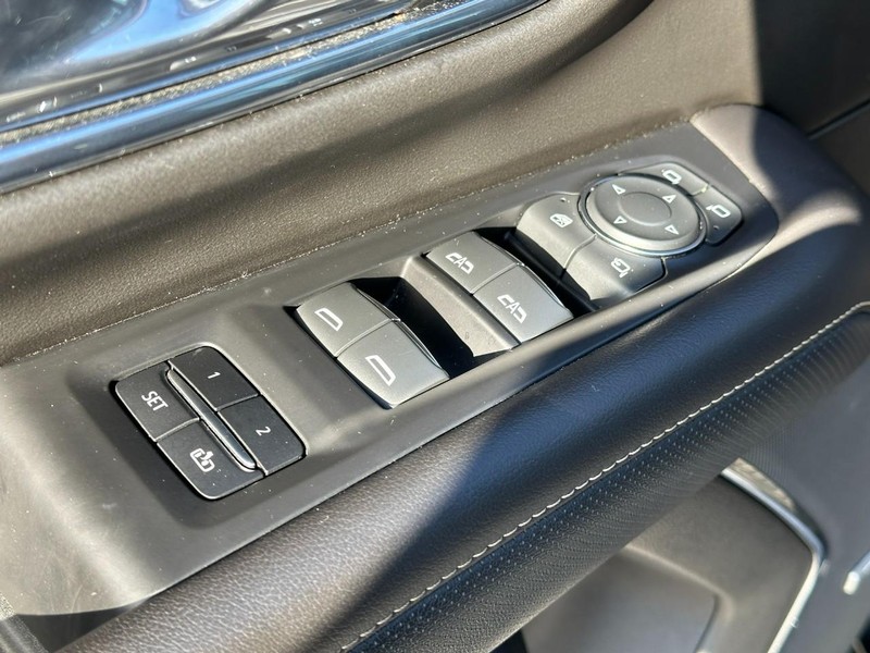 Chevrolet Tahoe Vehicle Full-screen Gallery Image 18